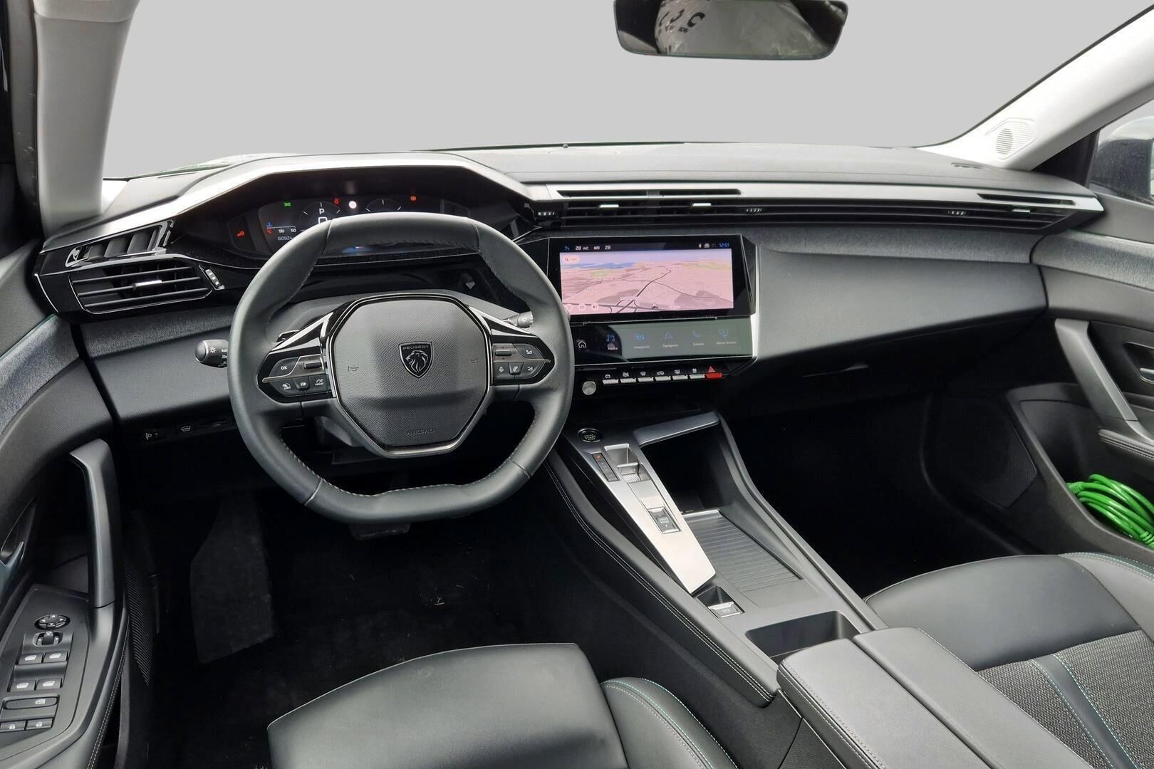 Peugeot 308 iso kuva 2