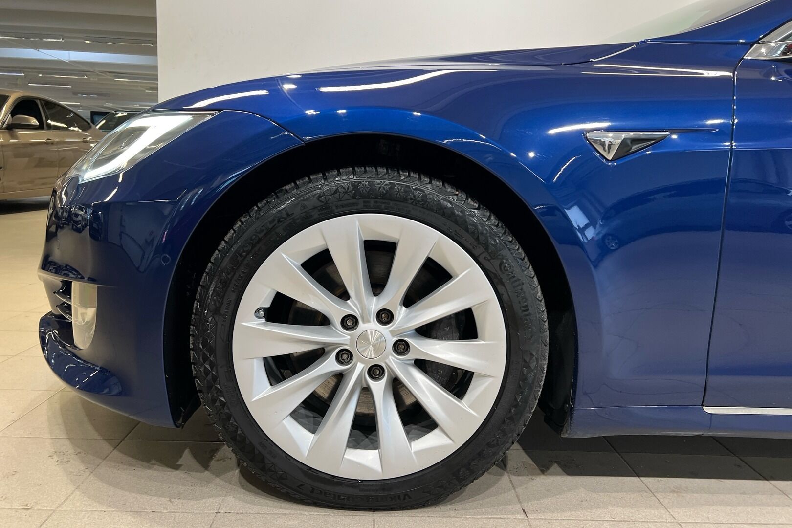 TESLA MODEL S iso kuva 10