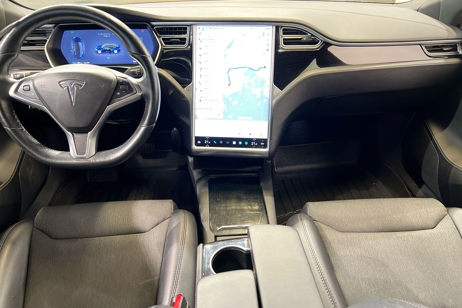 TESLA MODEL S iso kuva 12