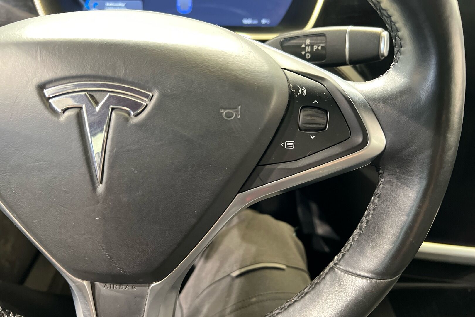 TESLA MODEL S iso kuva 21