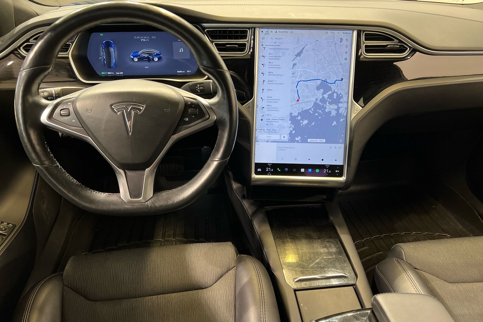 TESLA MODEL S iso kuva 9
