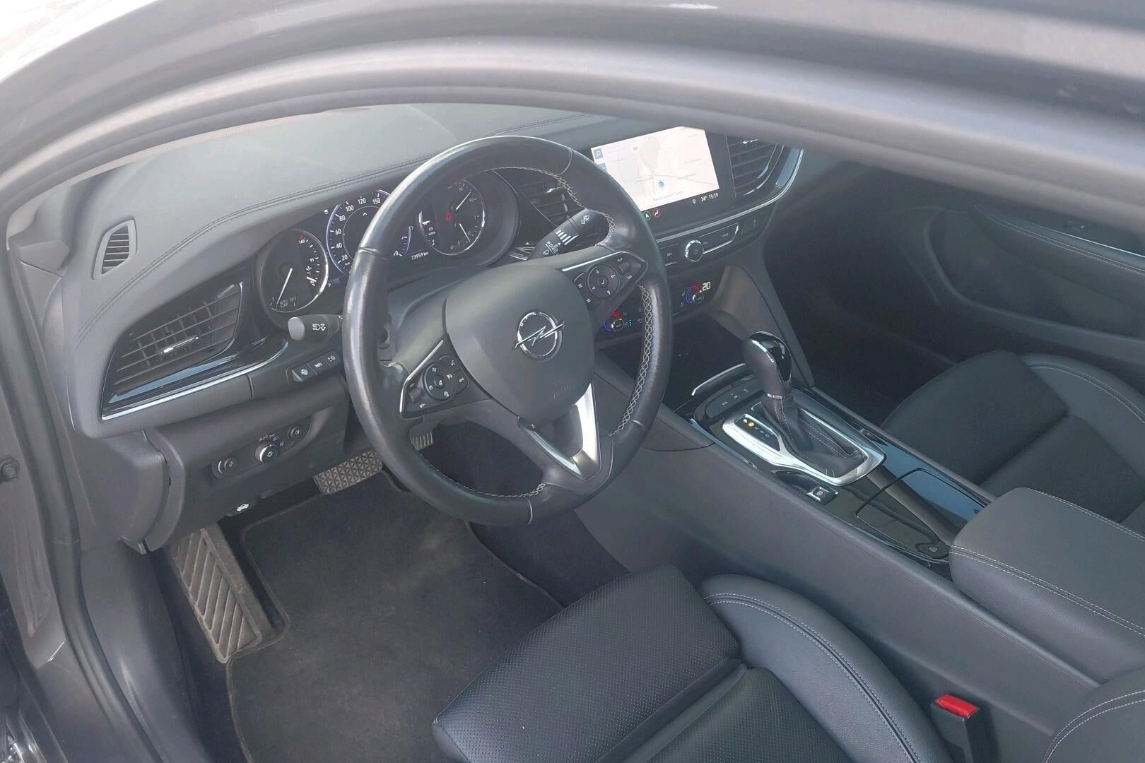 Opel Insignia iso kuva 2