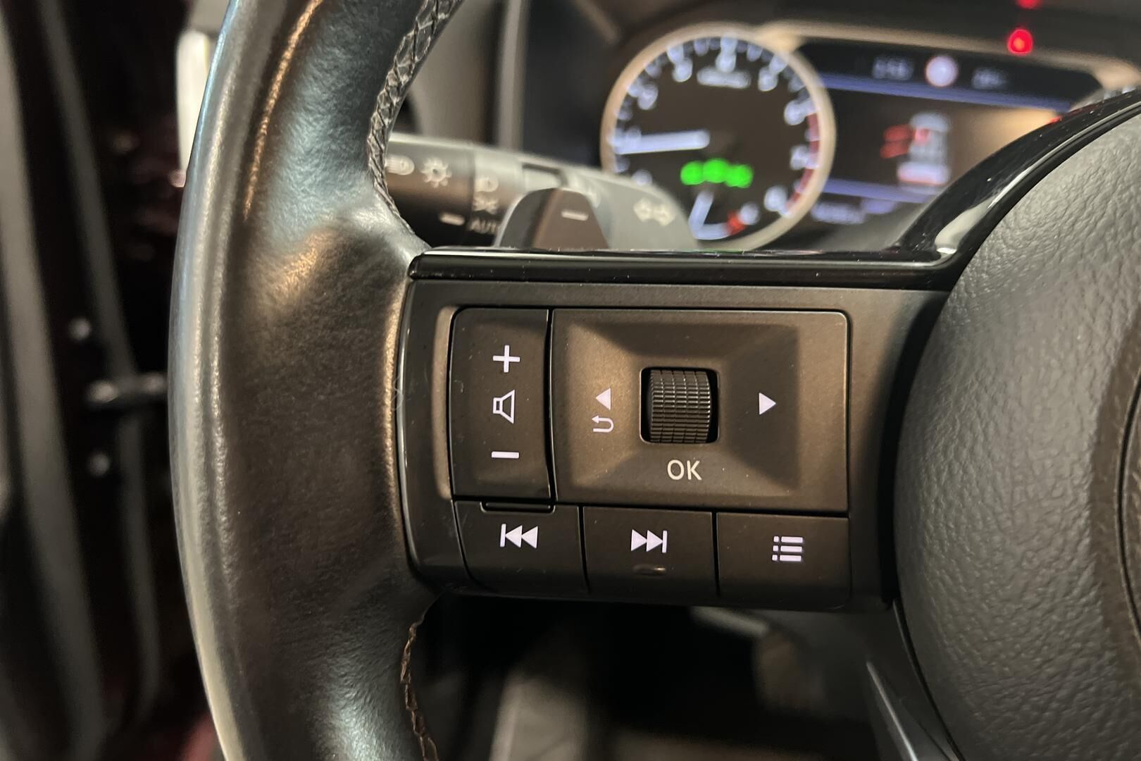 Nissan Qashqai iso kuva 16