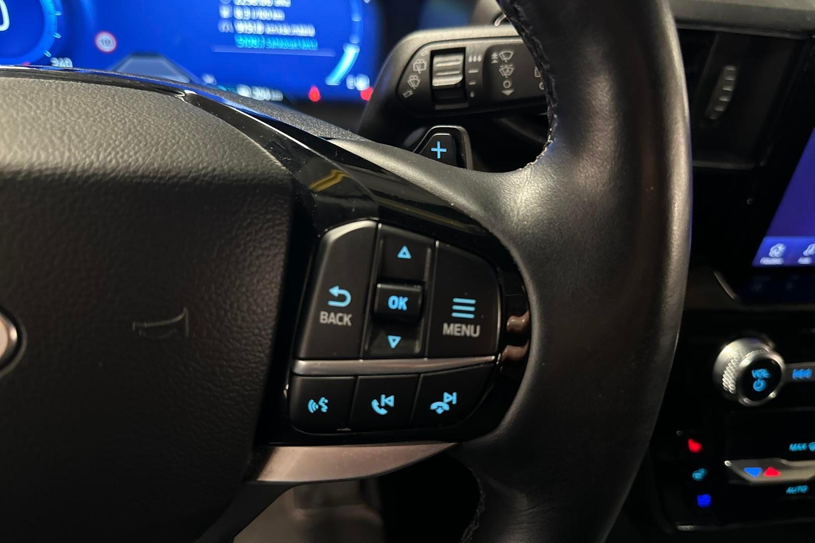 Ford Explorer iso kuva 33