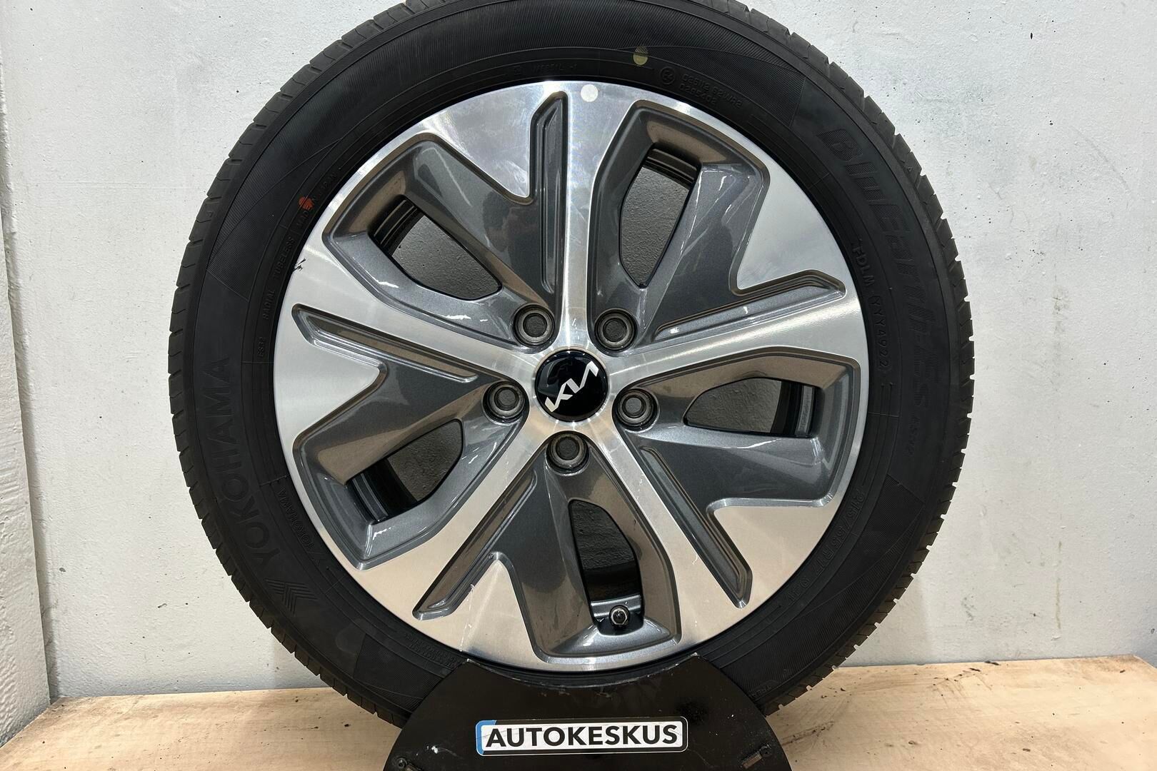 Kia Niro iso kuva 12