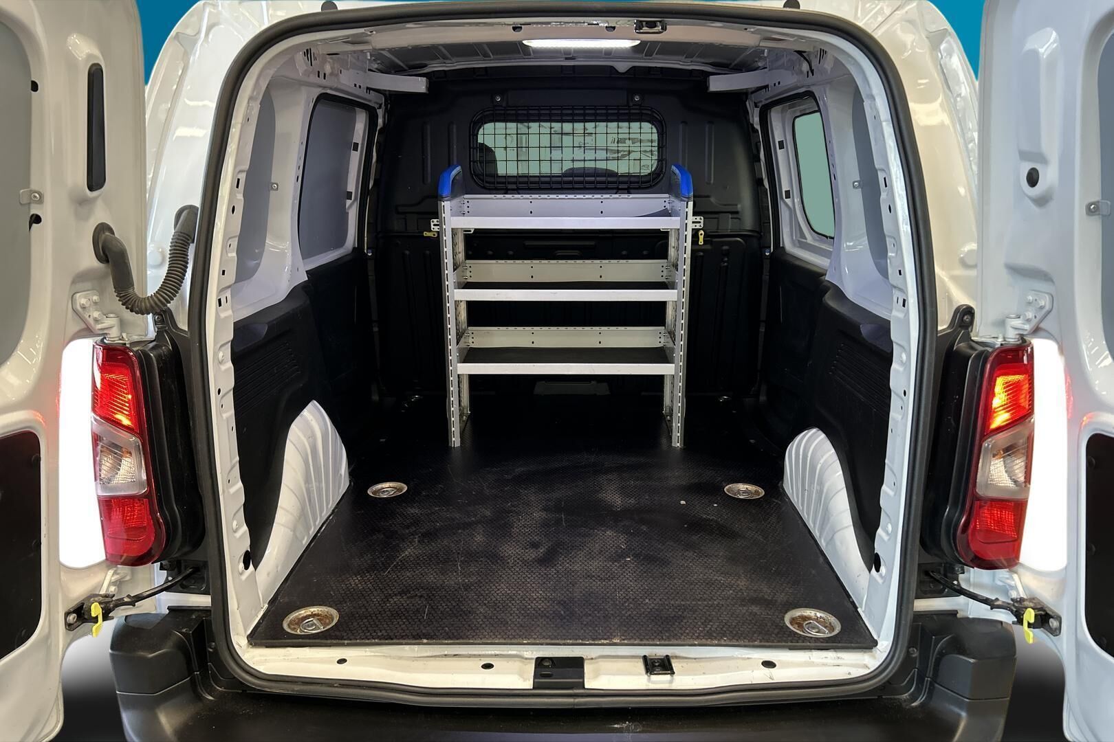 Peugeot e-Partner iso kuva 12