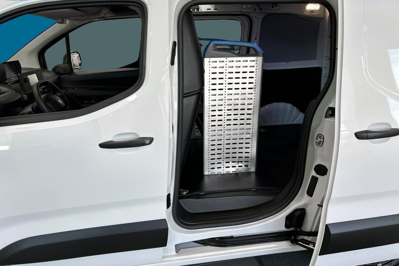 Peugeot e-Partner iso kuva 24