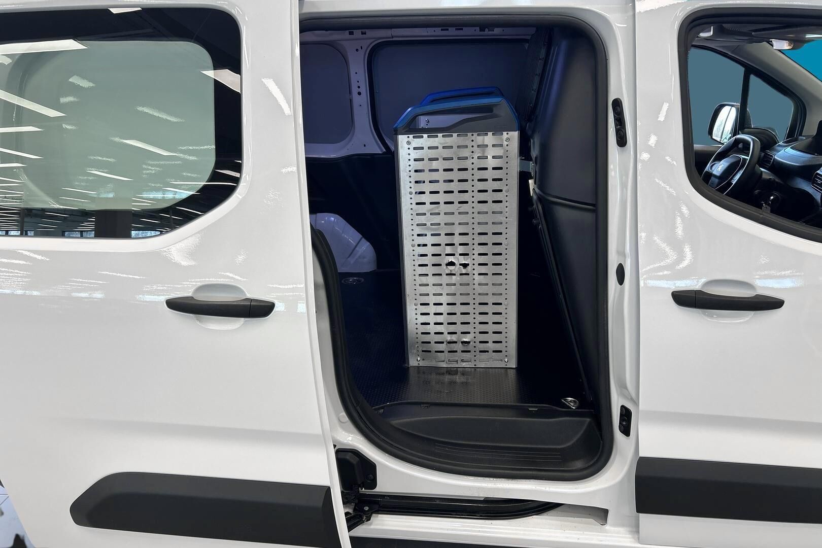 Peugeot e-Partner iso kuva 26