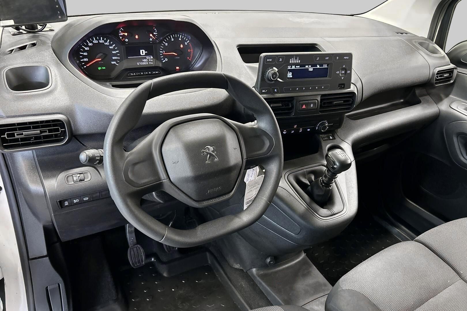 Peugeot Partner iso kuva 11