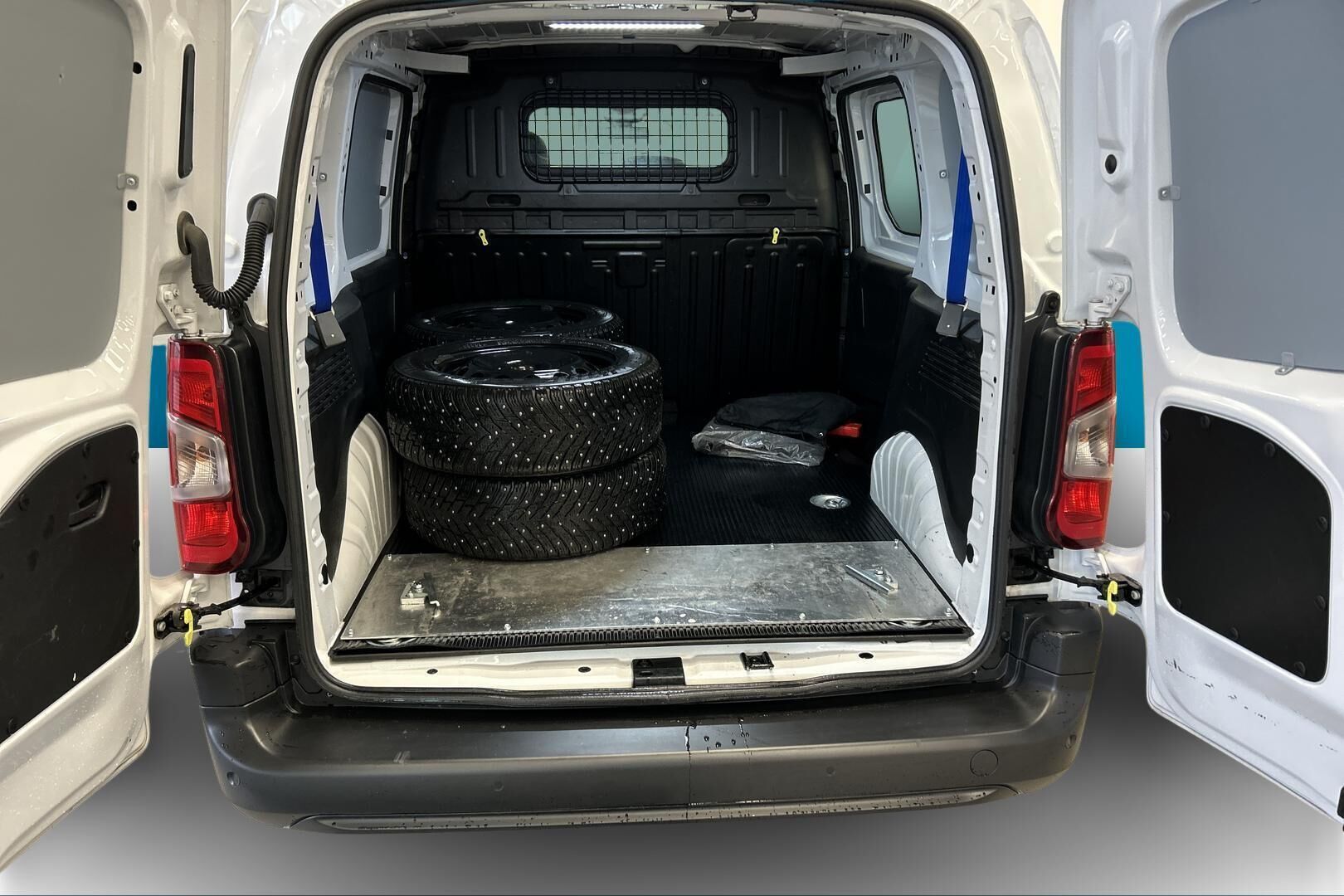 Peugeot Partner iso kuva 12