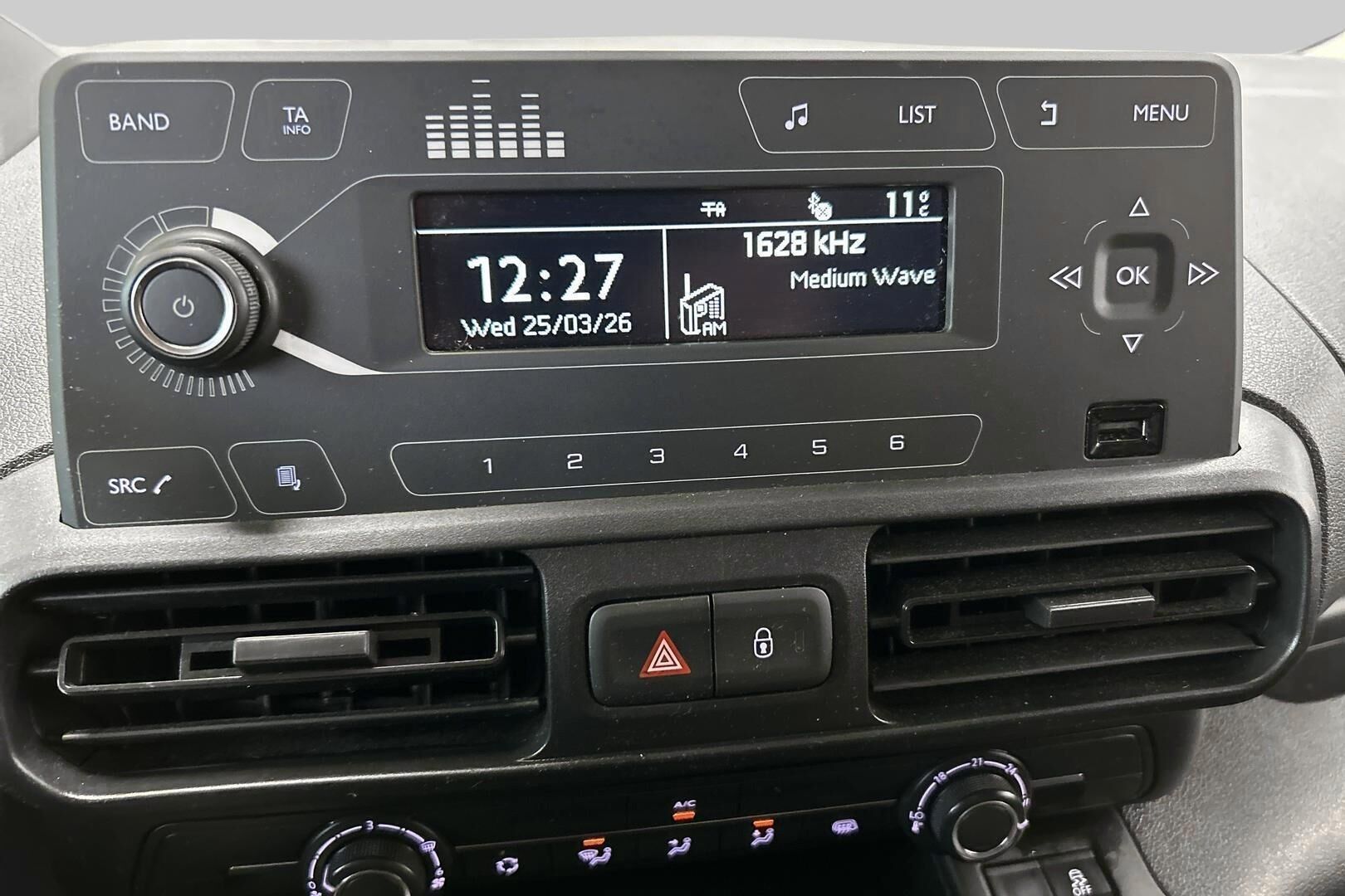 Peugeot Partner iso kuva 16