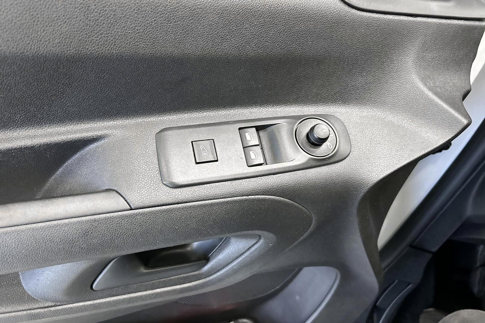 Peugeot Partner iso kuva 23