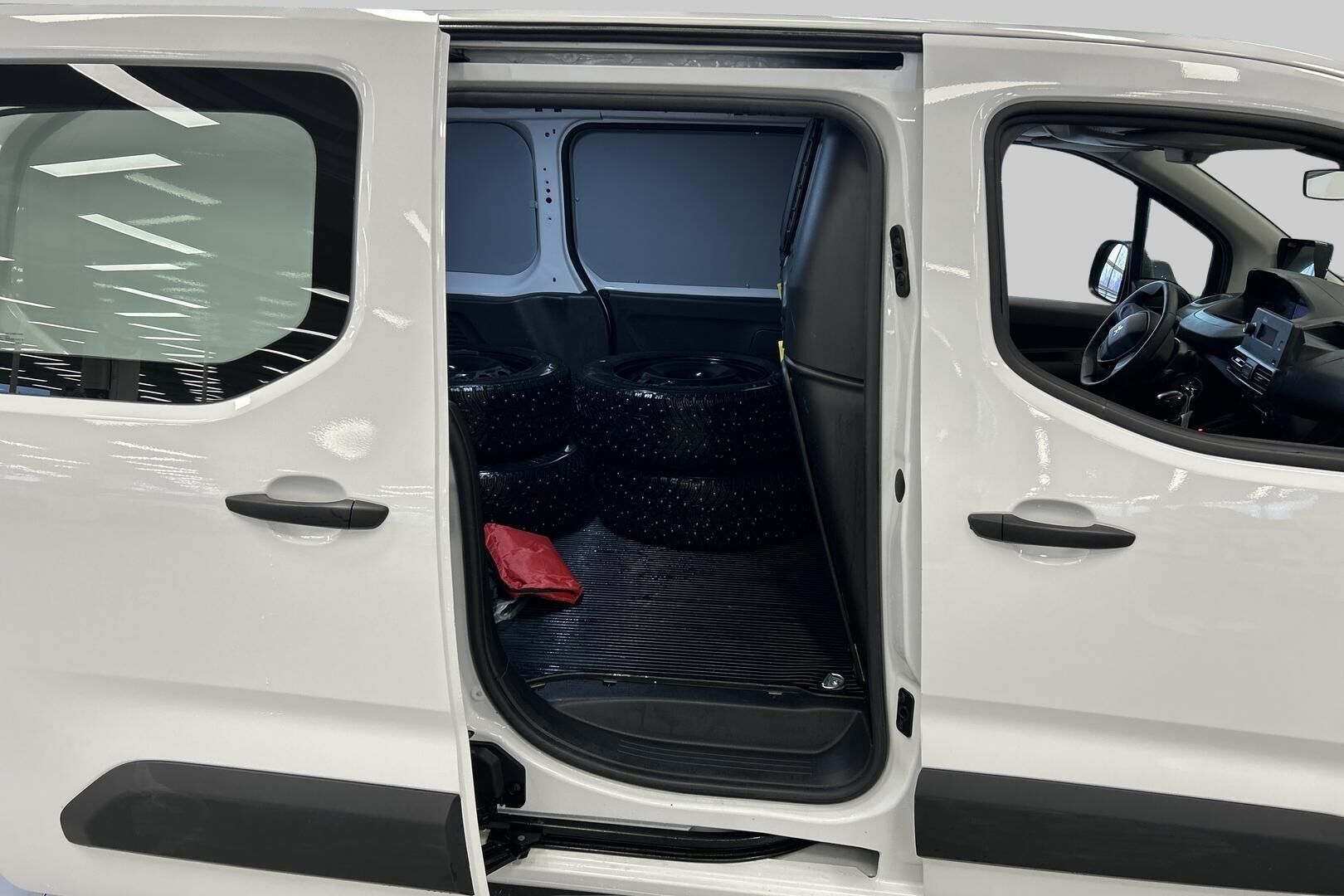 Peugeot Partner iso kuva 25