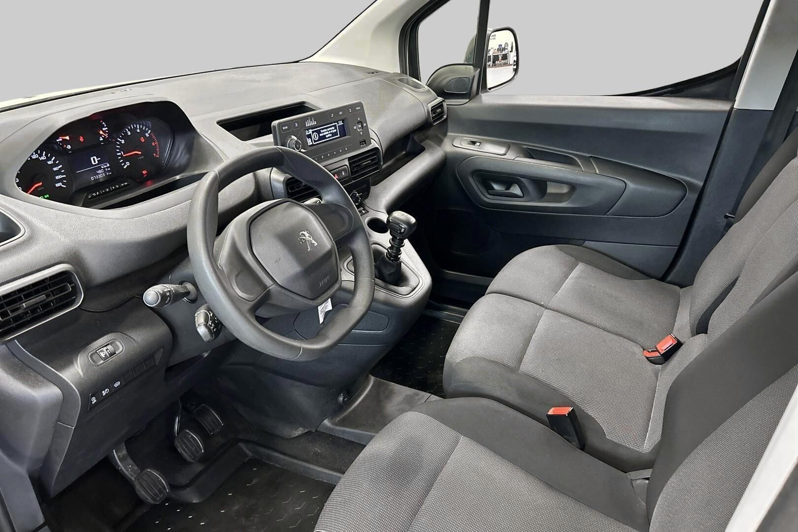 Peugeot Partner iso kuva 9