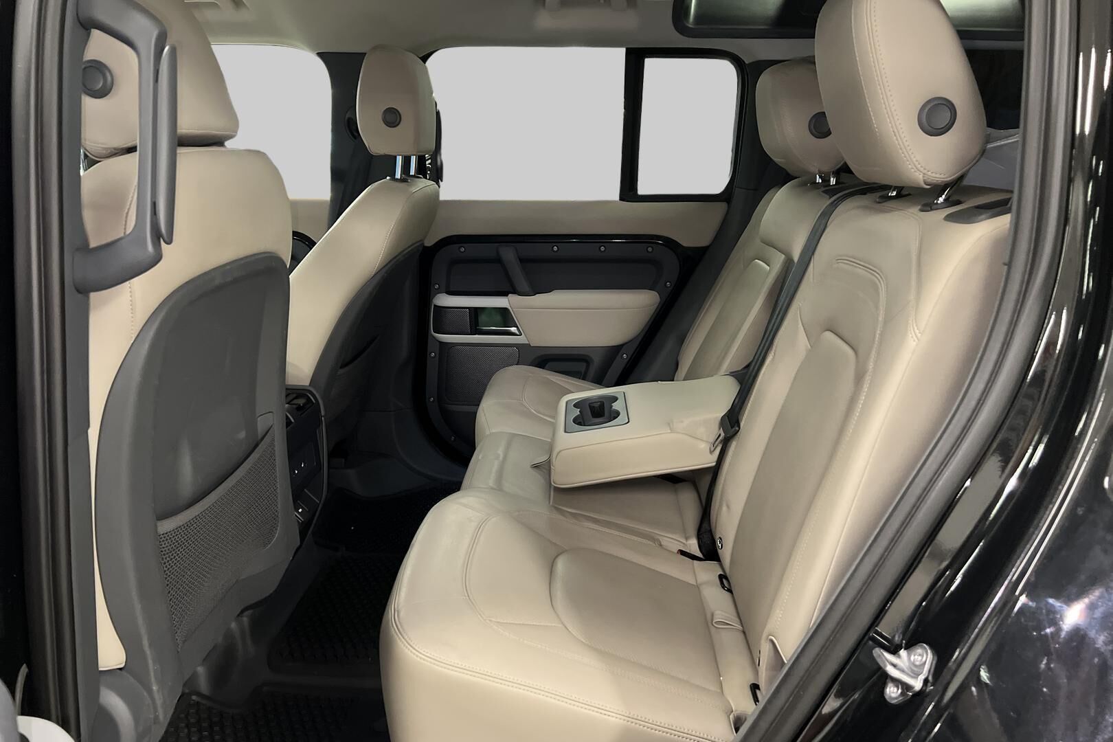 Land Rover Defender iso kuva 8