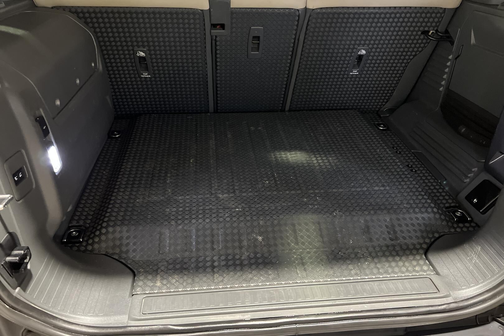 Land Rover Defender iso kuva 12