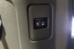 Land Rover Defender esikatselu 14