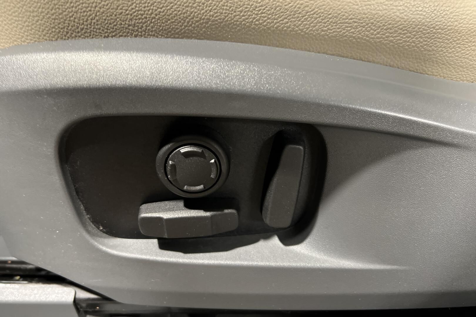 Land Rover Defender iso kuva 15