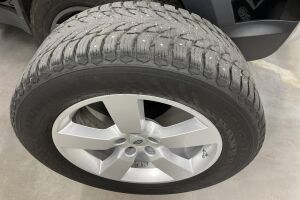 Land Rover Defender esikatselu 12