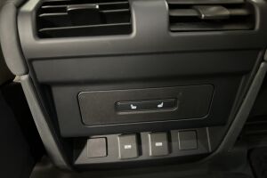 Land Rover Defender esikatselu 13