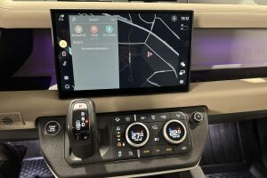 Land Rover Defender esikatselu 17