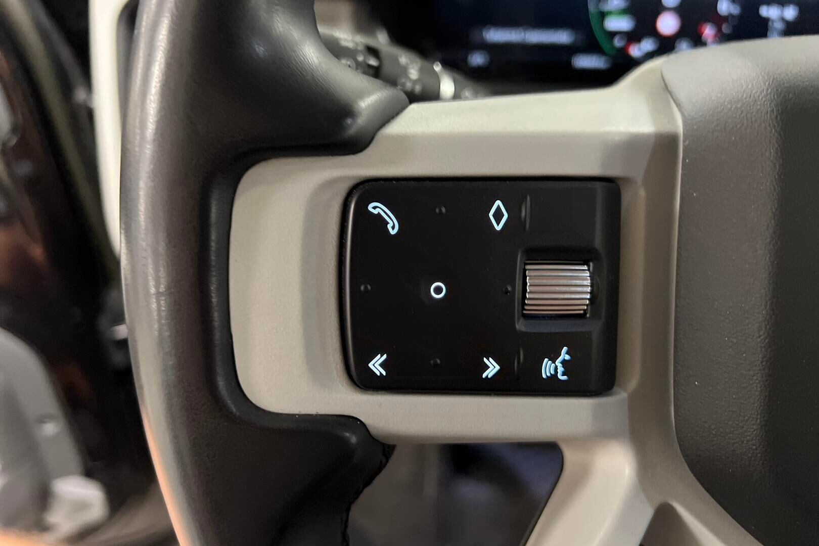 Land Rover Defender iso kuva 17