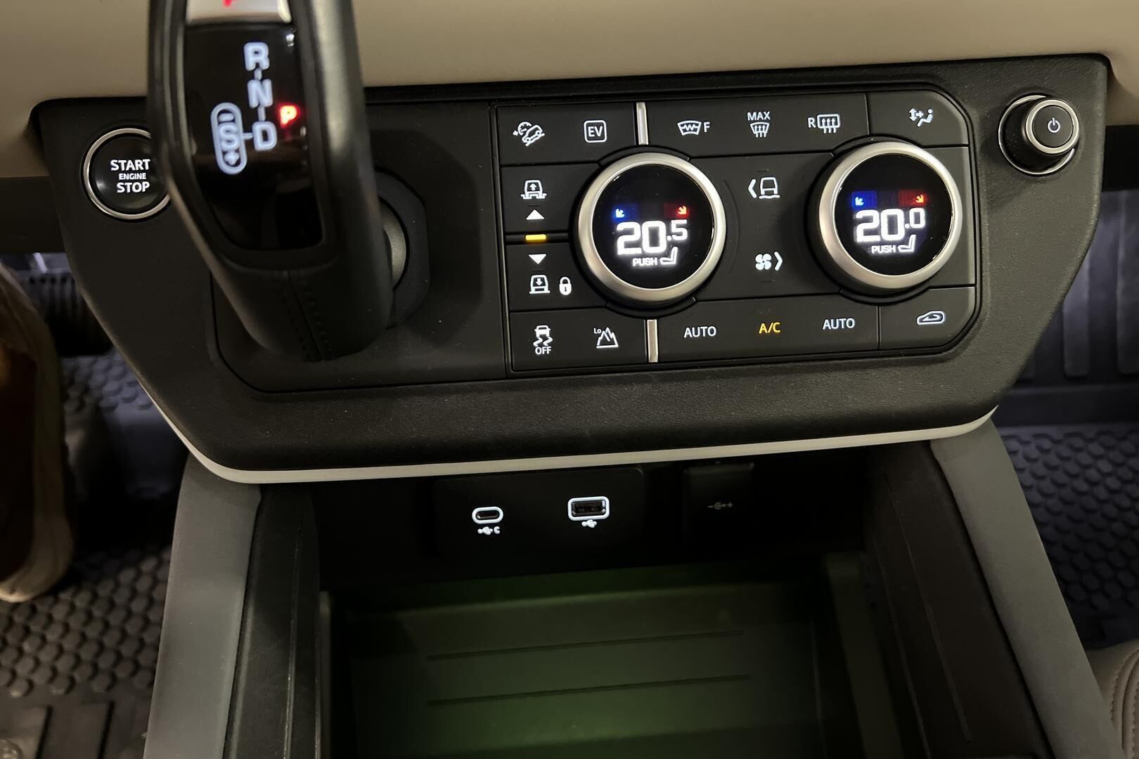 Land Rover Defender iso kuva 21