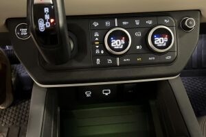 Land Rover Defender esikatselu 21