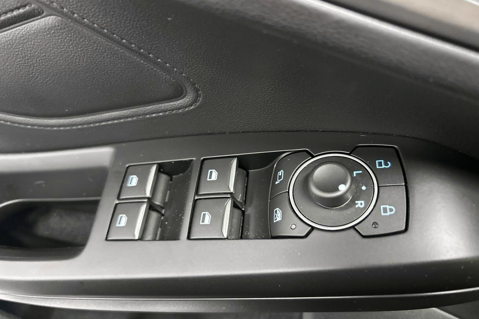 Ford Focus iso kuva 23