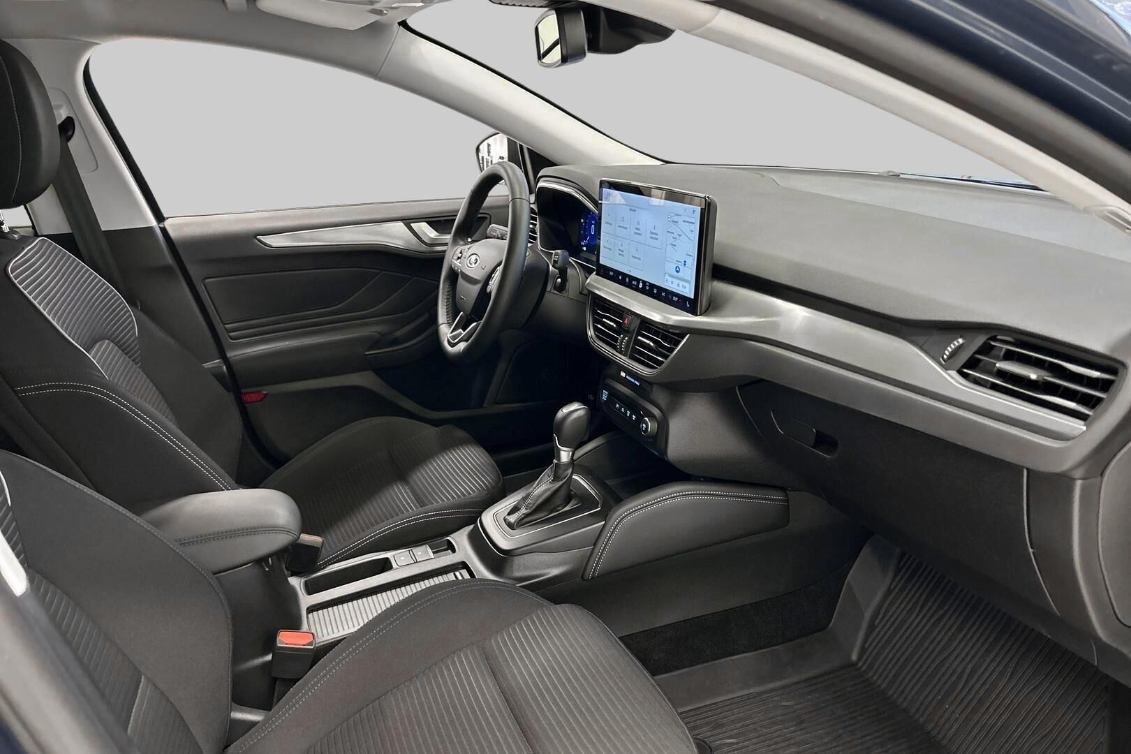 Ford Focus iso kuva 25