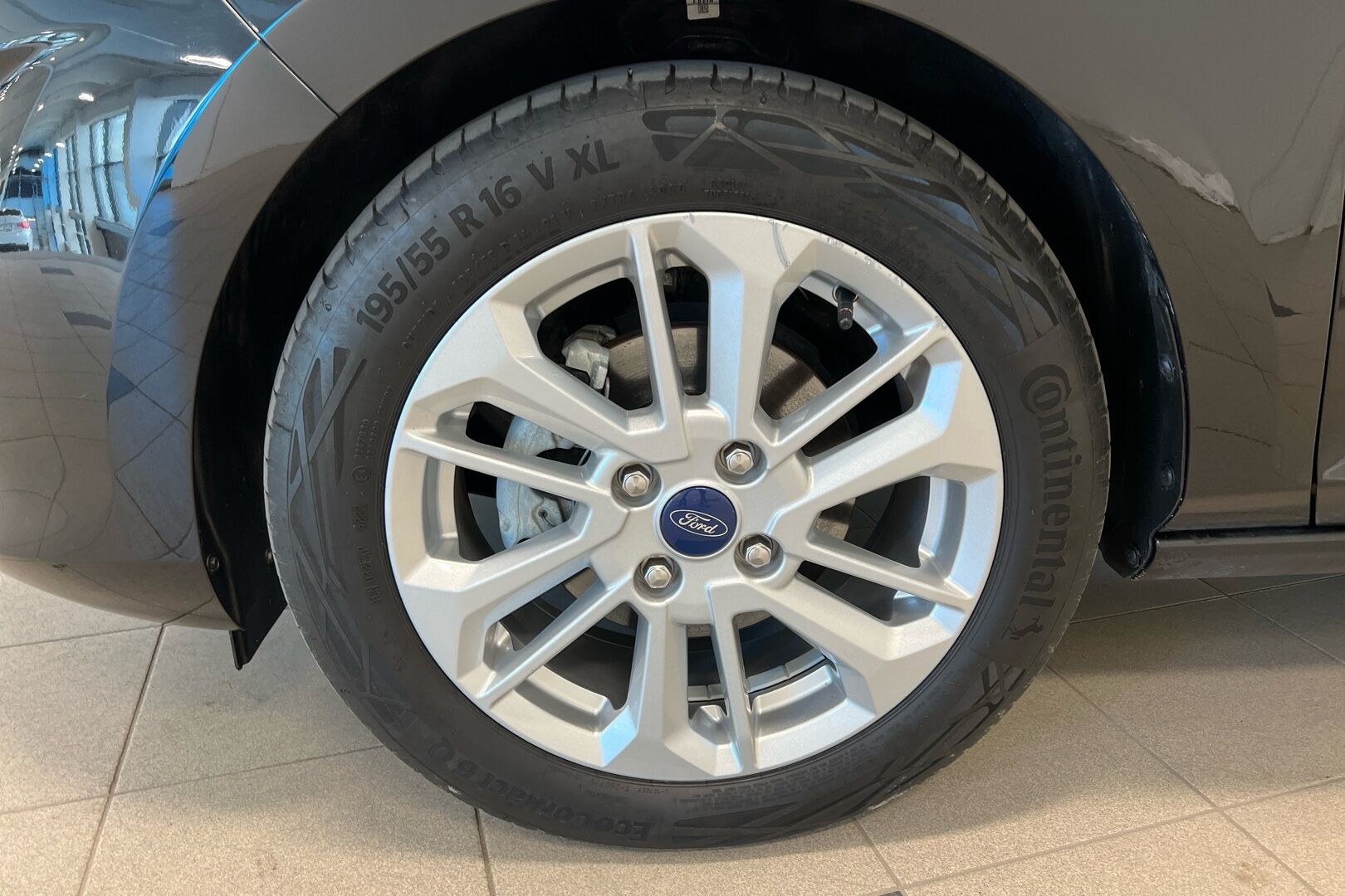 Ford Fiesta iso kuva 10