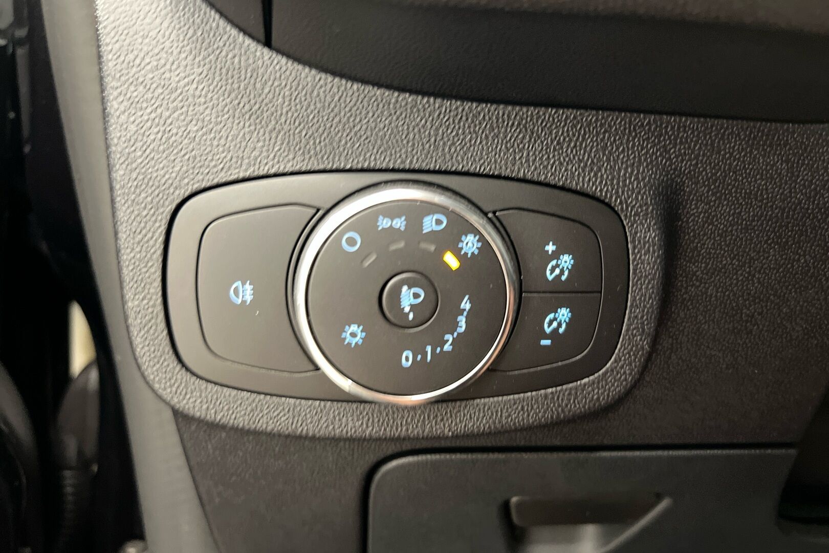 Ford Fiesta iso kuva 16