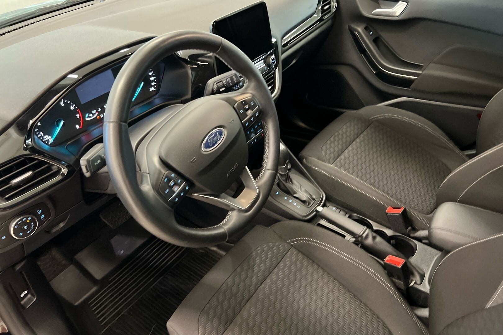 Ford Fiesta iso kuva 6