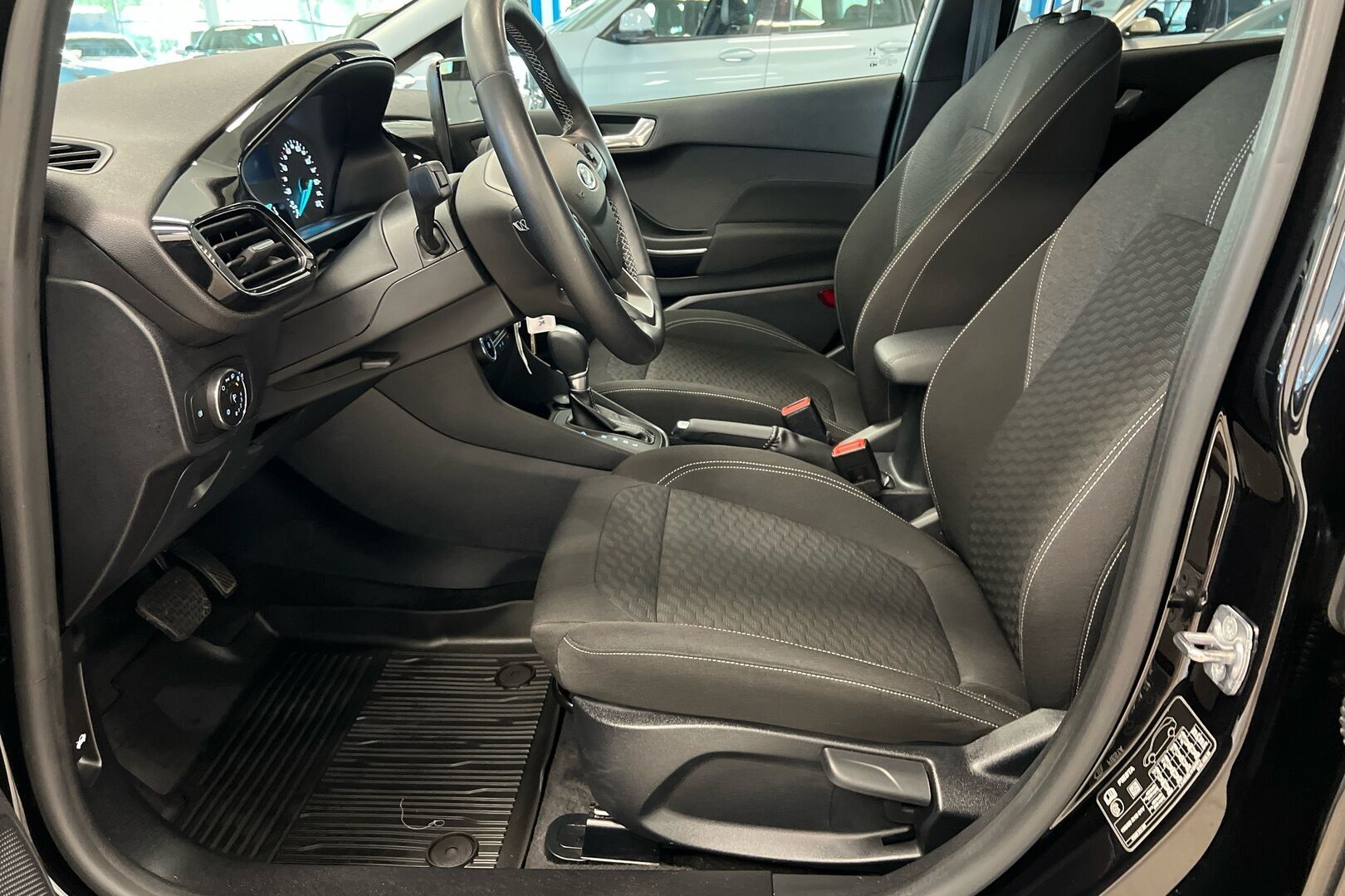 Ford Fiesta iso kuva 7