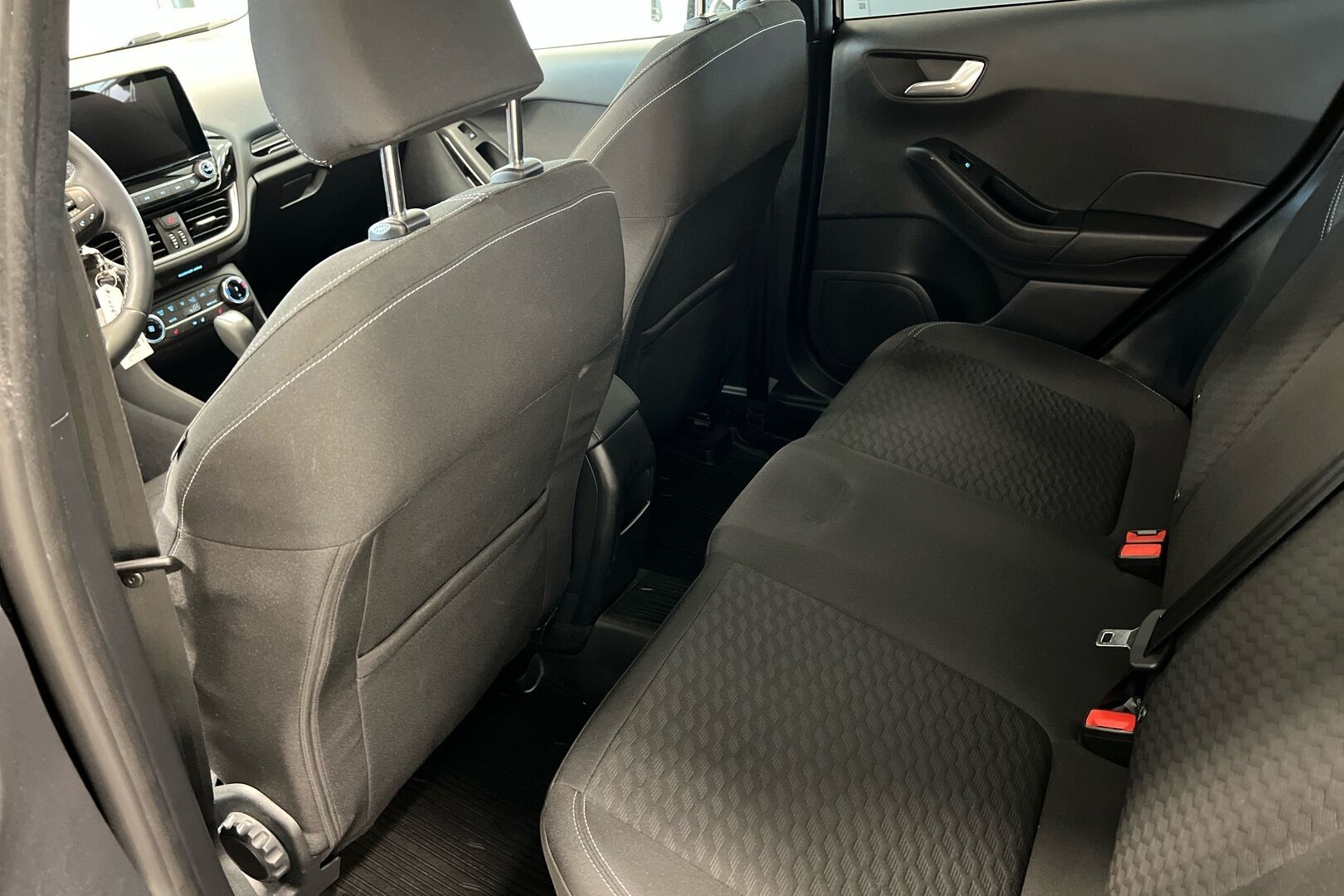 Ford Fiesta iso kuva 8