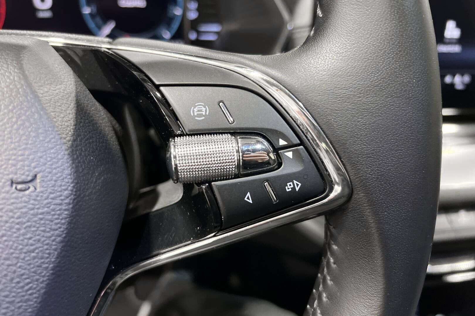 Skoda Octavia iso kuva 16