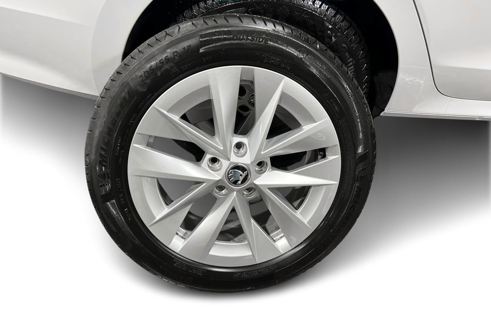 Skoda Octavia iso kuva 18