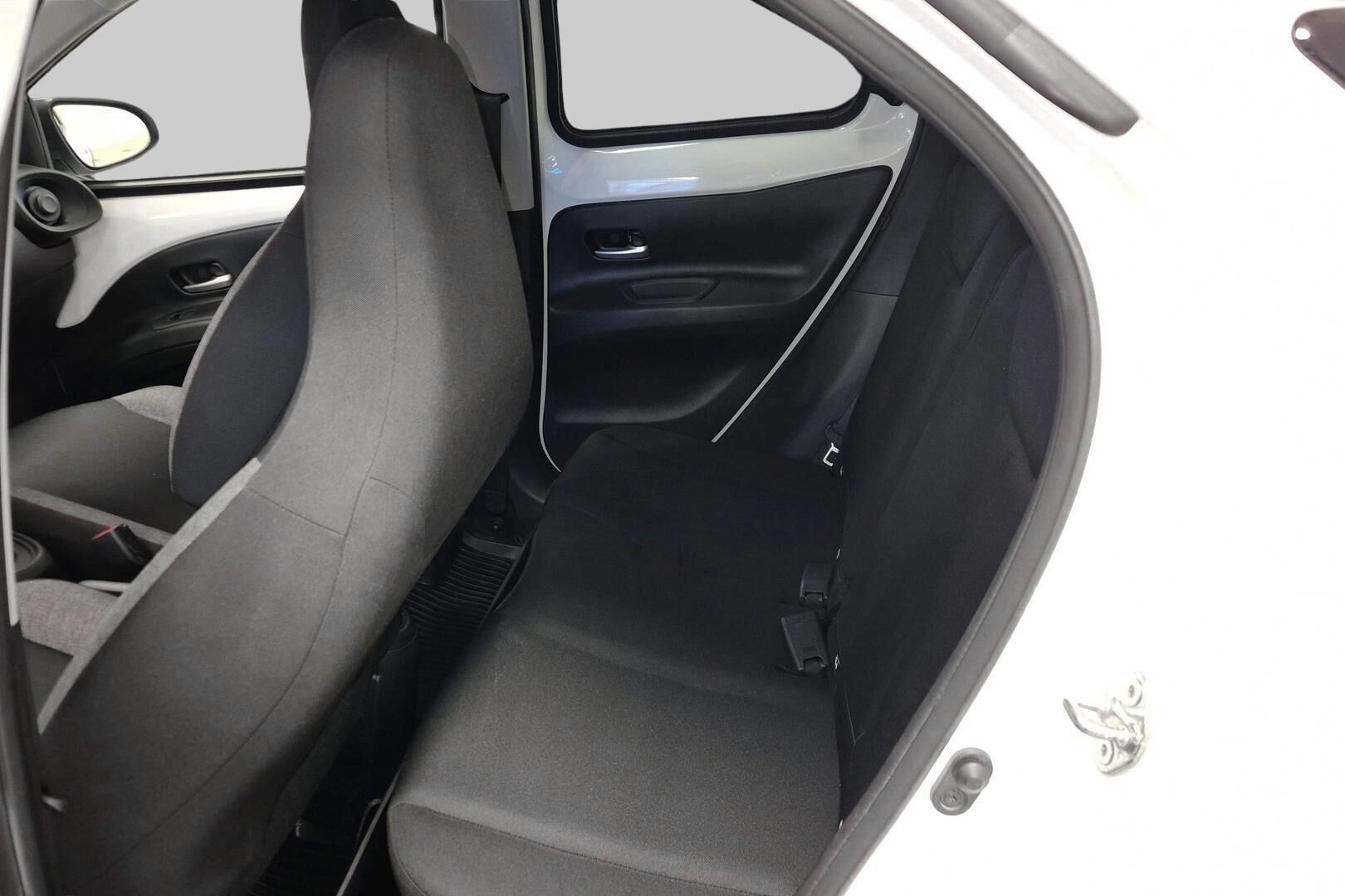 Toyota Aygo X iso kuva 10