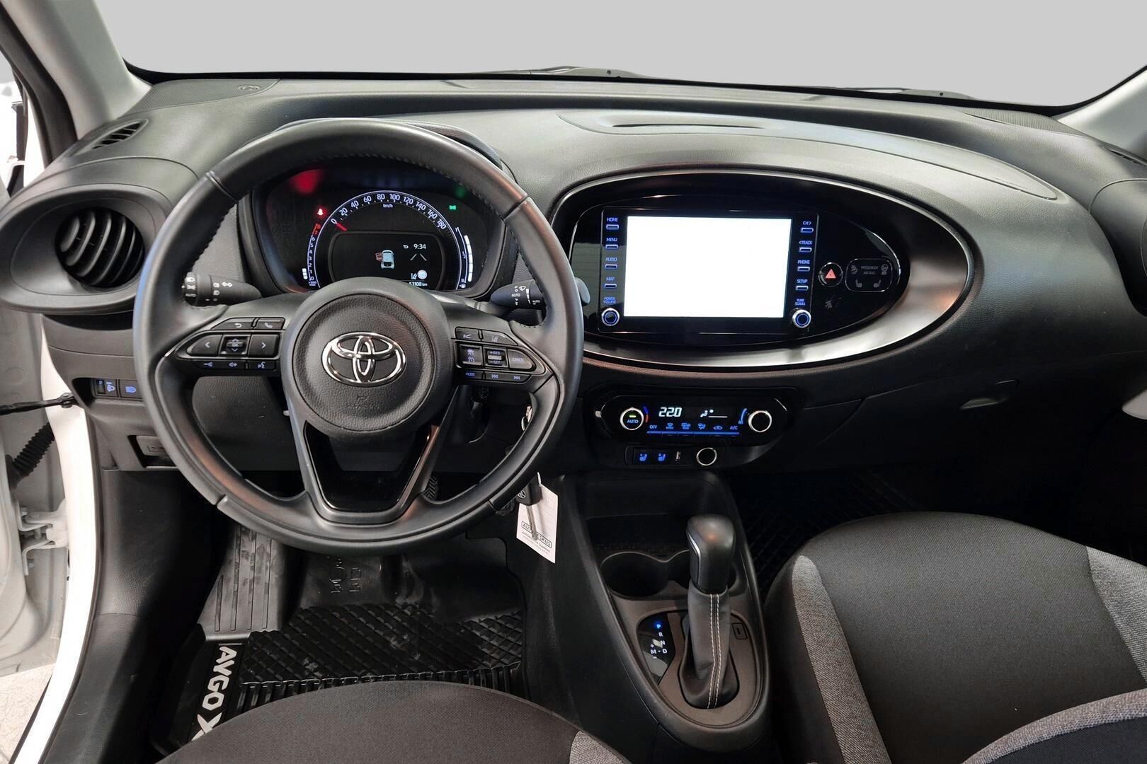 Toyota Aygo X iso kuva 11