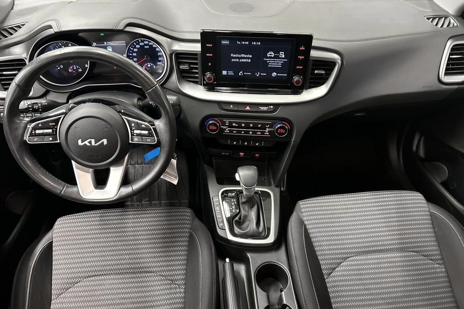 Kia Ceed iso kuva 6