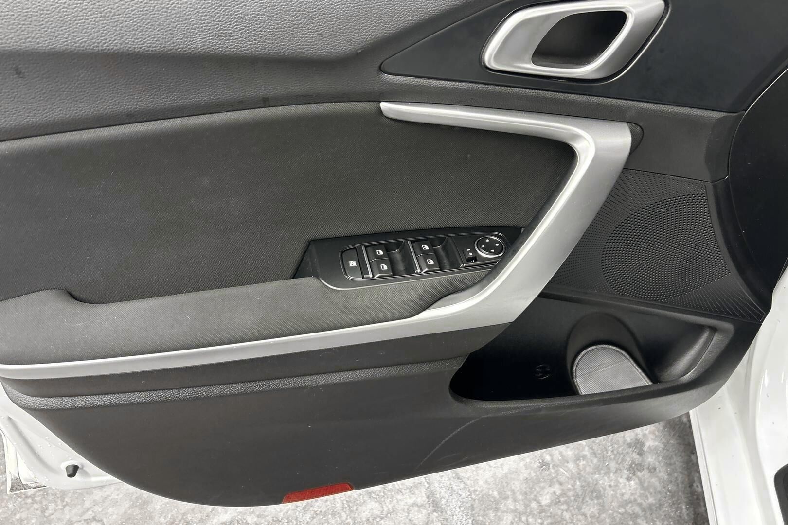 Kia Ceed iso kuva 8