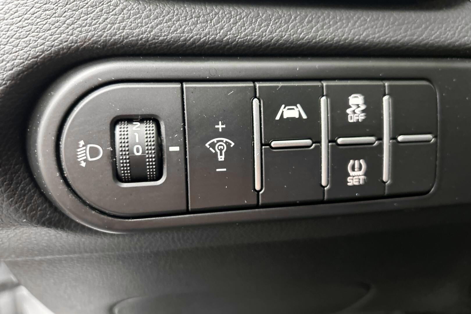 Kia Ceed iso kuva 9
