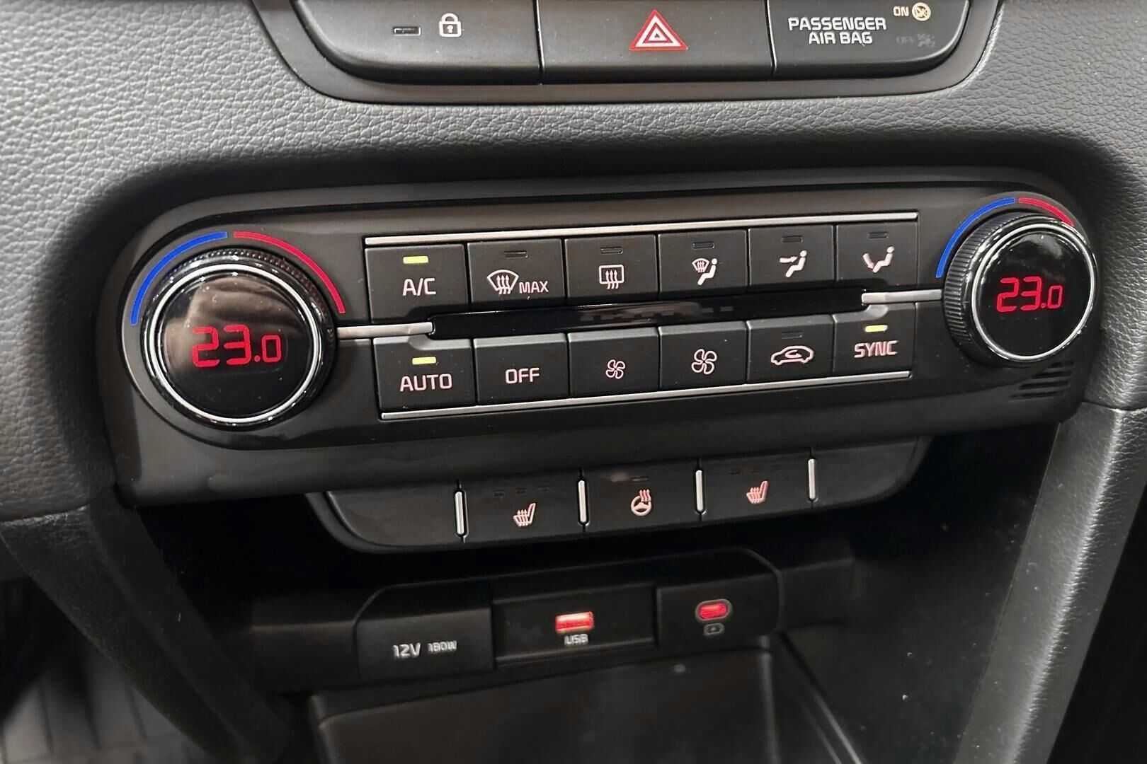 Kia Ceed iso kuva 14