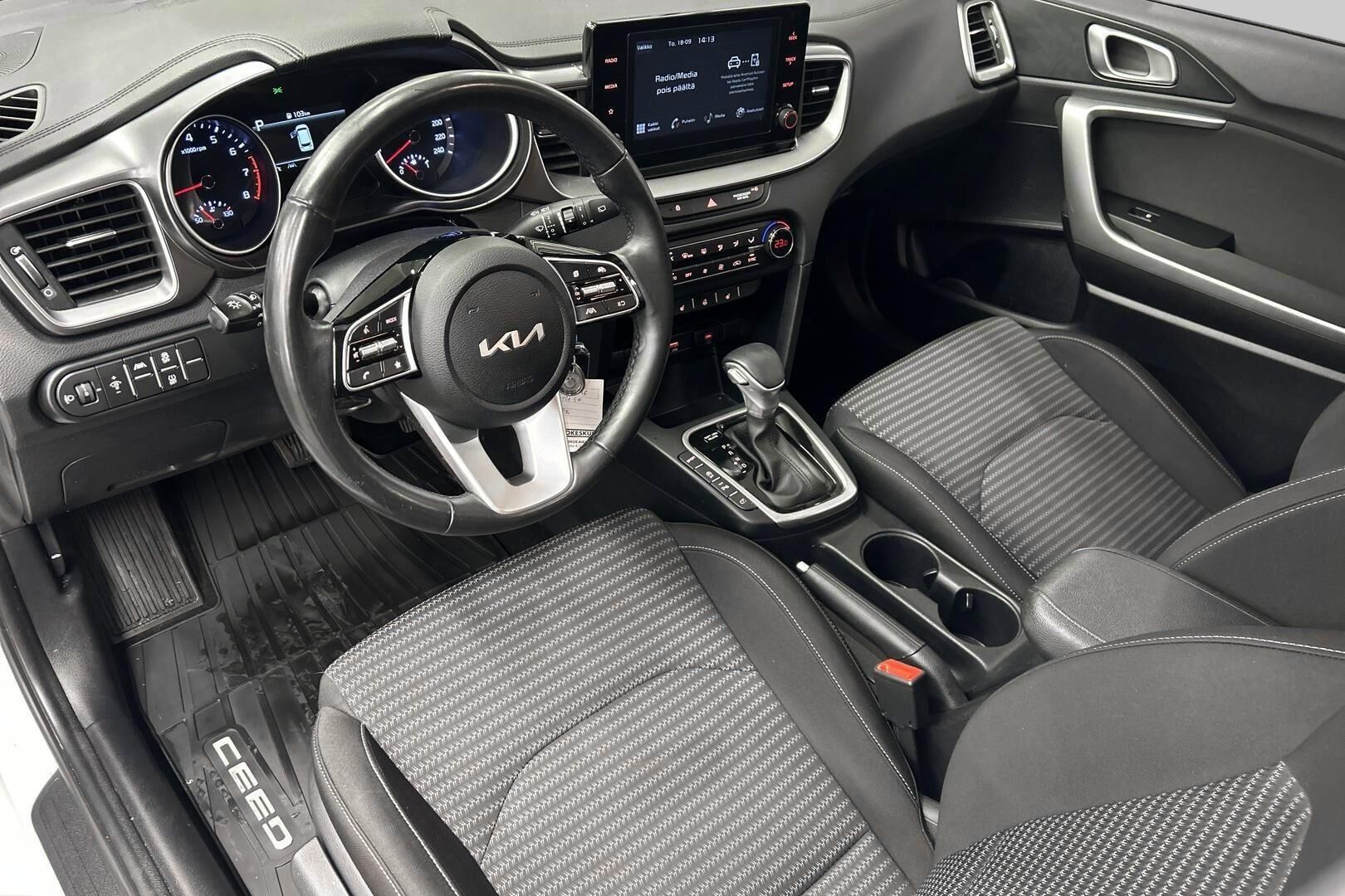 Kia Ceed iso kuva 4