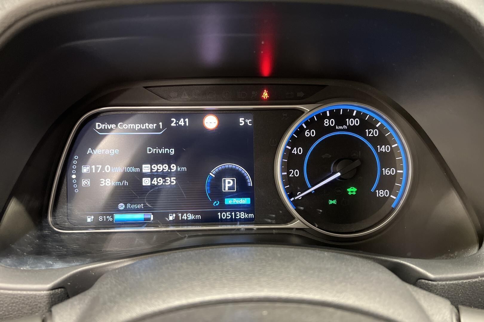 Nissan Leaf iso kuva 14