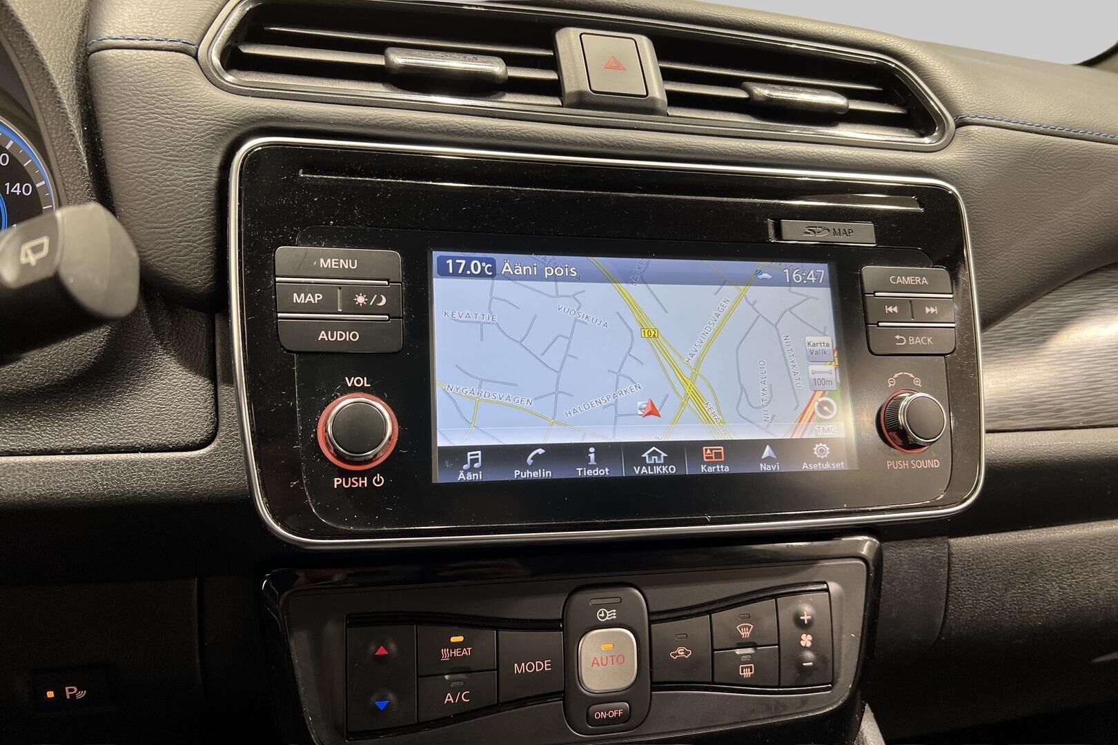 Nissan Leaf iso kuva 15