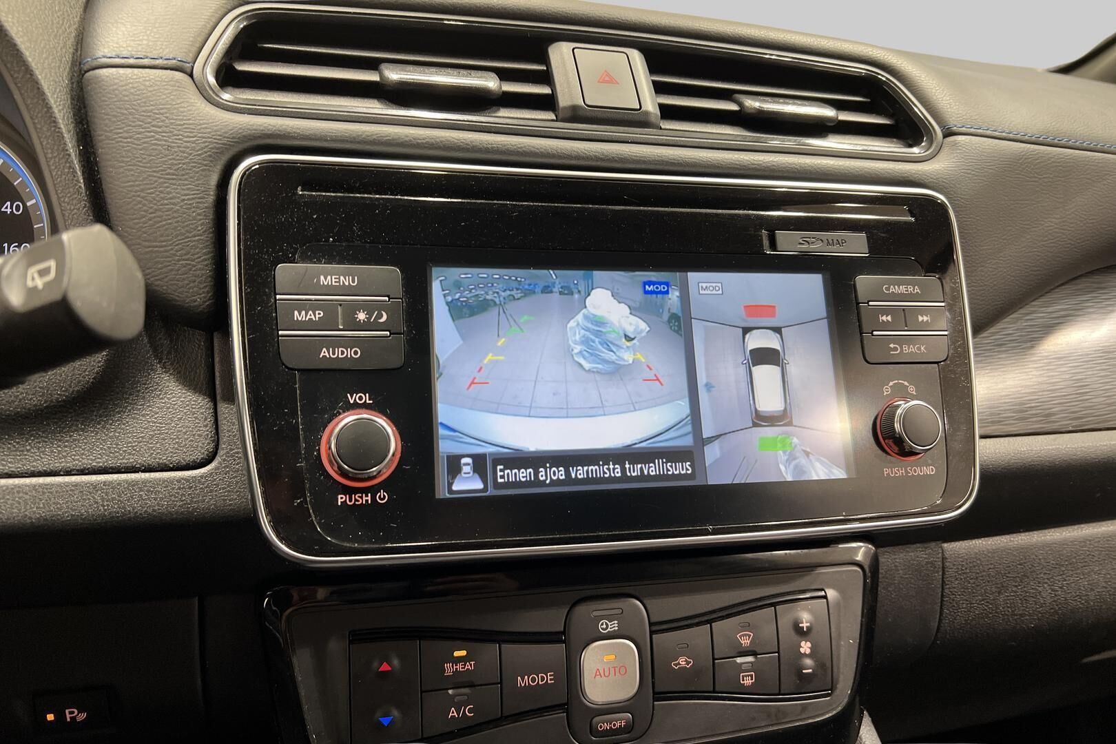 Nissan Leaf iso kuva 16