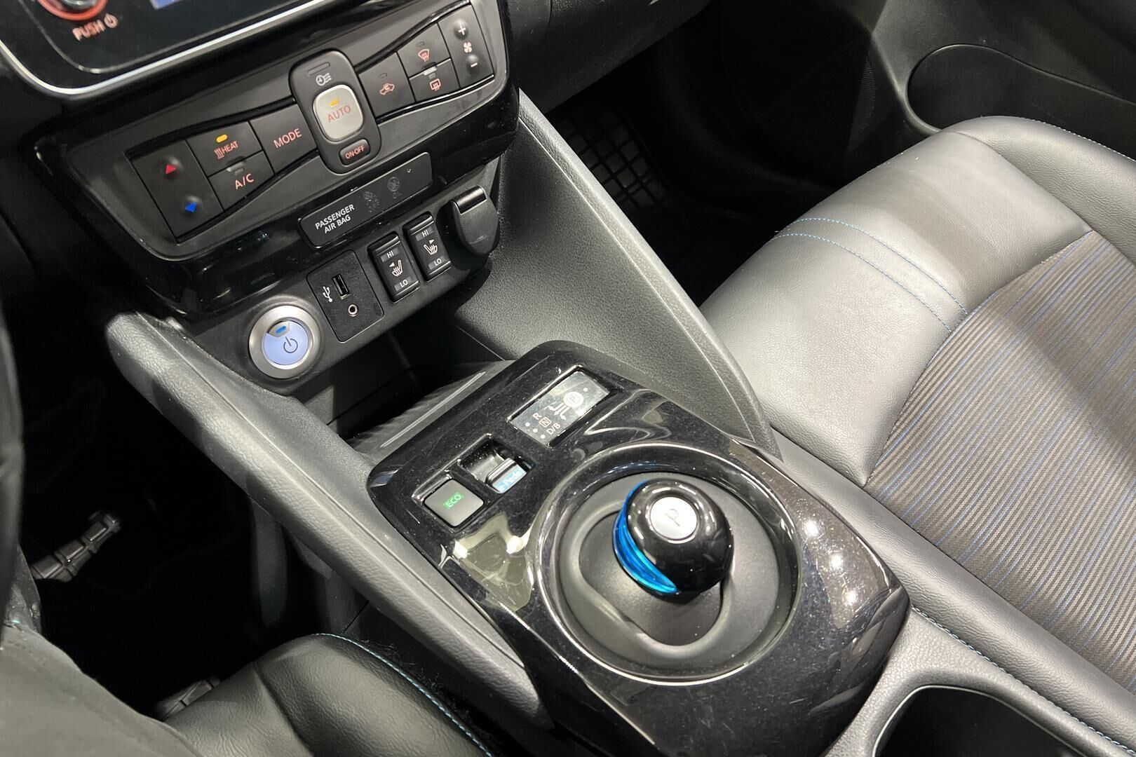 Nissan Leaf iso kuva 19