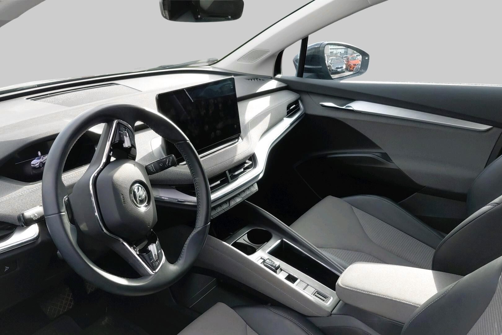 Skoda Enyaq iso kuva 2