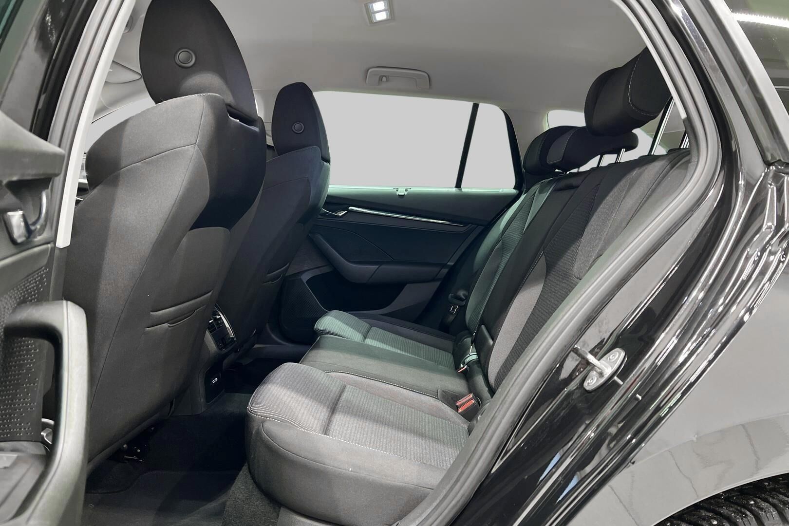 Skoda Octavia iso kuva 10